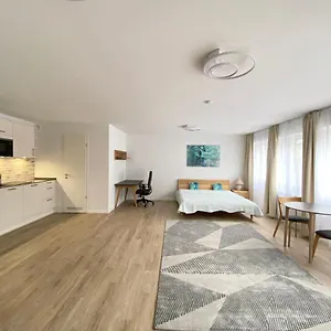 sehr-zentral-gerumiges-helles-studio-apartment.topcolognehotels.com/